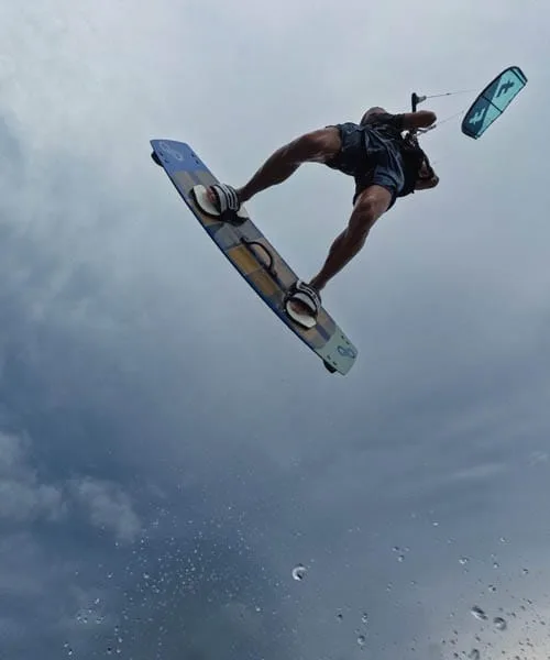 jump kitesurfing