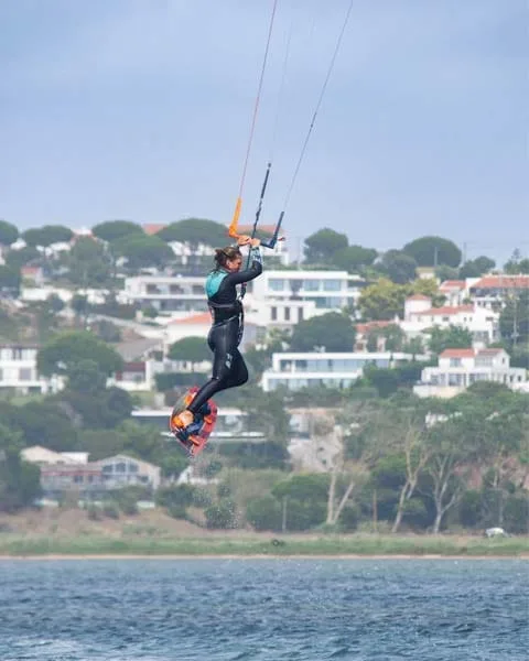 6 figures de base quand tu débutes en kitesurf 1 comment réussir ses premiers saut en kite