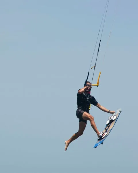 6 figures de base quand tu débutes en kitesurf 7 comment faire un one foot en kite