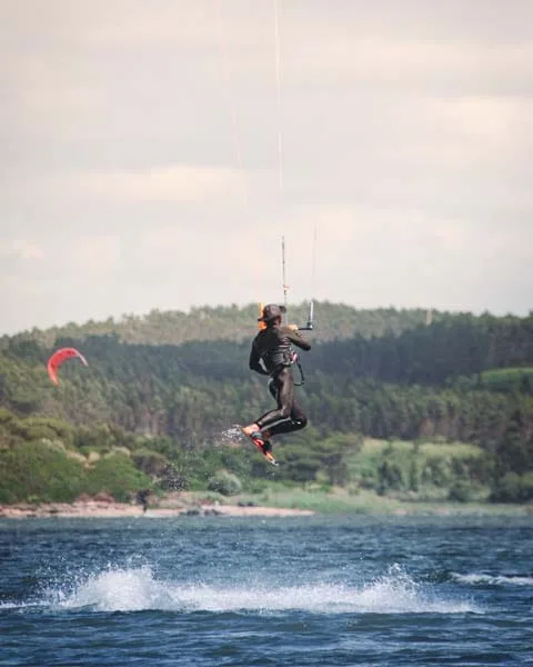 6 figures de base quand tu débutes en kitesurf 2 figures kitesurf saut
