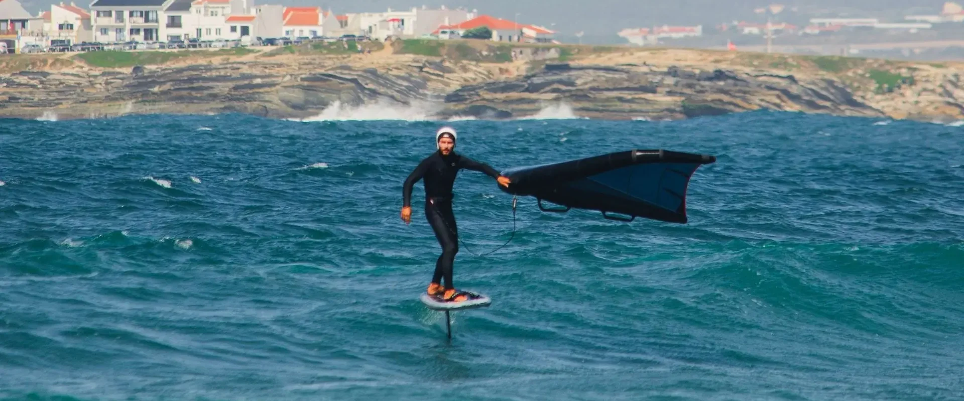 wingfoil dans les vagues
